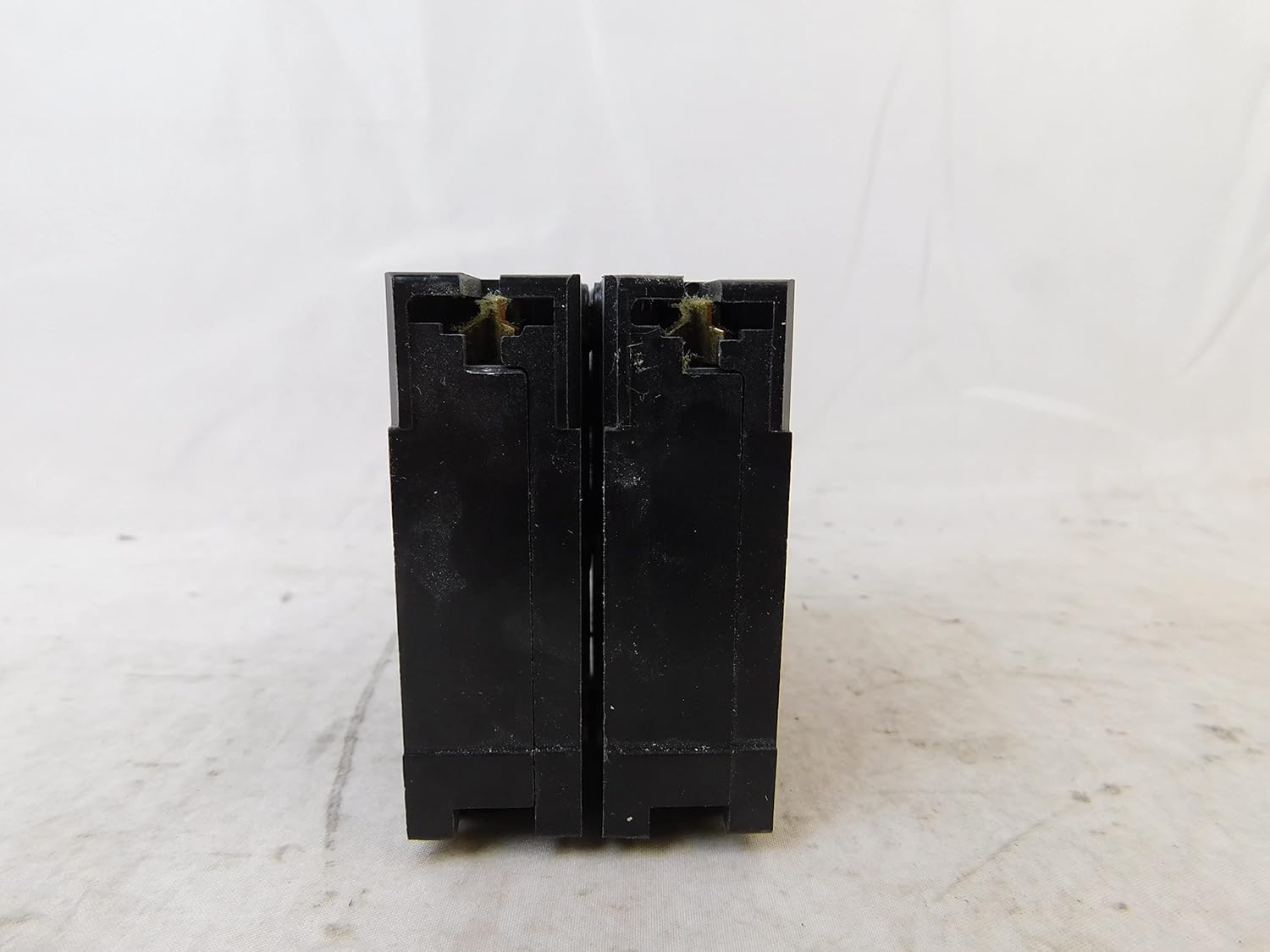 Eaton BR250 Circuit Breaker - 2-Inch 2 Pole 50 Amp Breaker 120/240V Plug-In Interchangeable Breaker for BR Loadcenters – Reliable Protection
